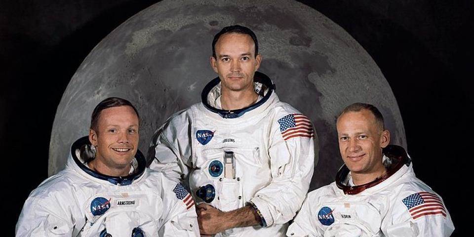 כדור הארץ לזלדה: על הקשר בין אפולו 11 לאבל המשוררת על מות אהובה